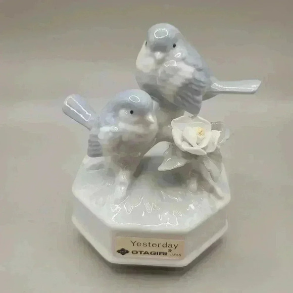 Otagiri Porcelain Blue Birds Musical Japan Vtg 4½" Music Box Plays Yesterday - Picture 1 of 7